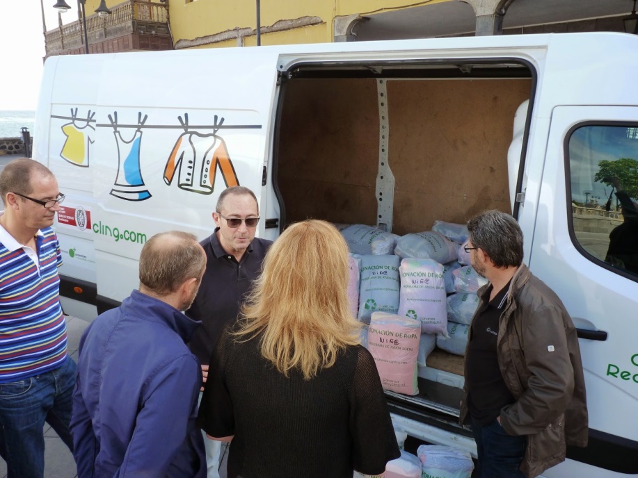 Cruz Roja de Puerto de la Cruz  recibe 300 kilos de ropa del Programa de Ayuda Social de Canarias Recycling S.L.